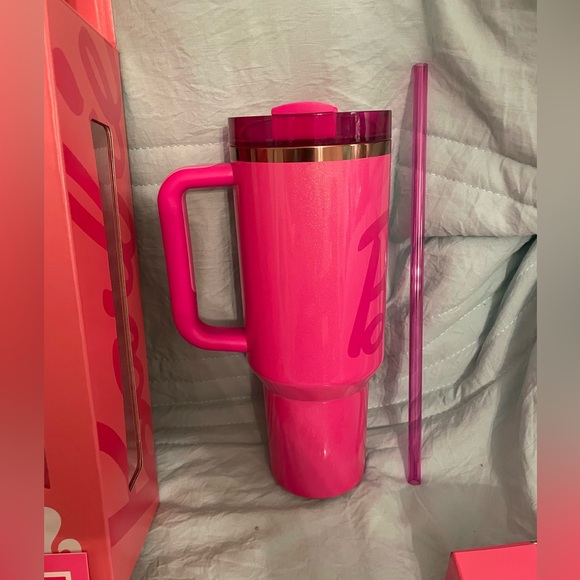 Stanley 40oz, NWT, Limited Edition Barbie 65th Anniversary Quencher Tumbler. - Picture 5 of 12